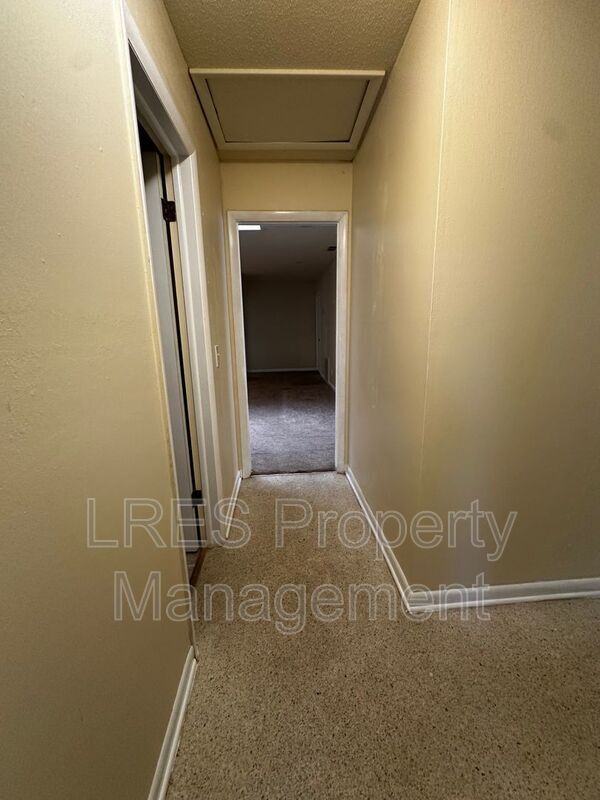 Building Photo - 2719 Merrie Oaks Rd