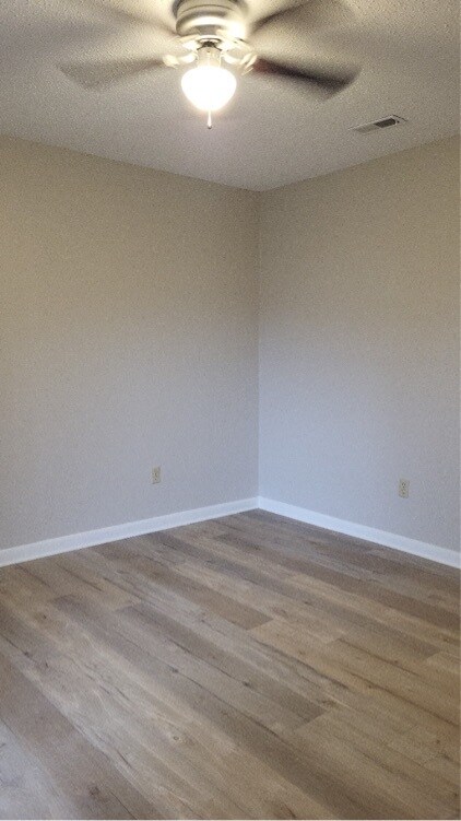 Building Photo - 146 Summerview Dr