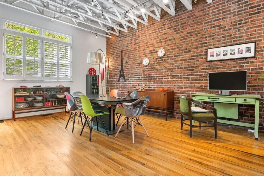 Building Photo - 230 Bradberry St SW