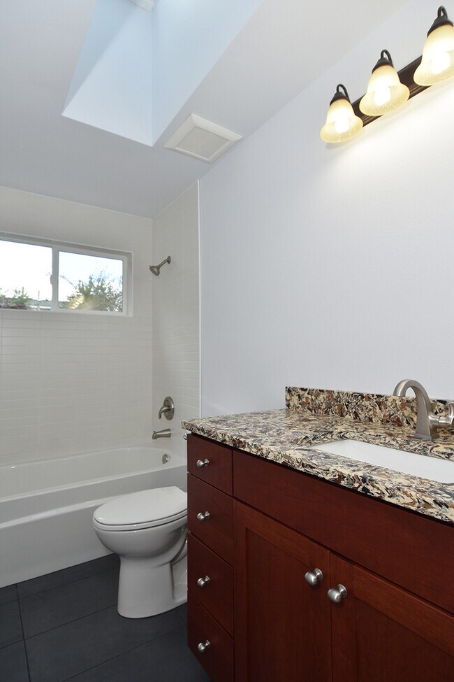 Building Photo - Beautiful Newer Construction (2019) 1 Bedroom/1 Bath ADU in Convenient Location (Central District)