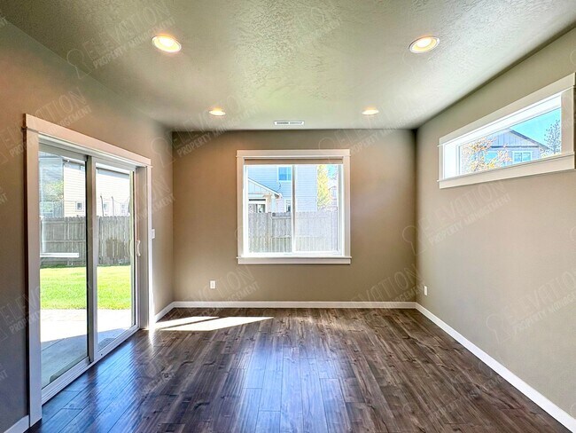 Building Photo - 60868 SE Sweet Pea Dr