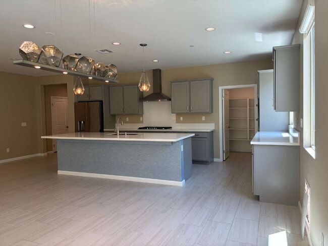 Building Photo - Stylish 2-Bedroom Oasis Domani, Residents ...