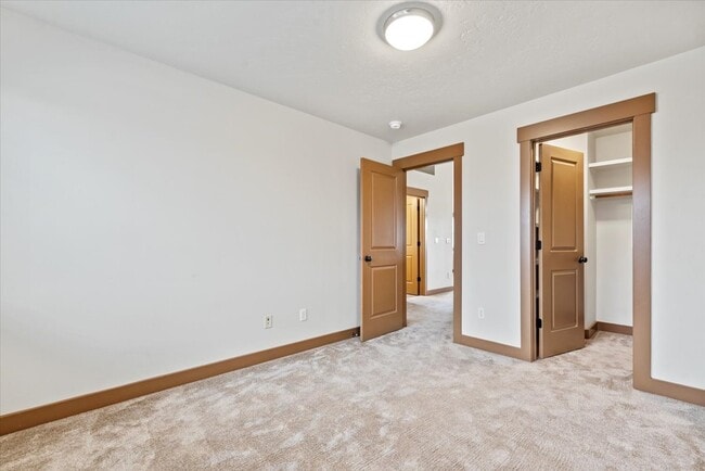 Building Photo - 5996 S Egmont Ave