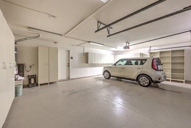 Building Photo - Stunning 4-Bedroom, 2-Bath Single-Family Home in Las Vegas