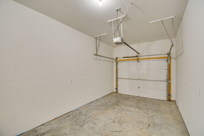 Building Photo - 133 River Ridge Ln