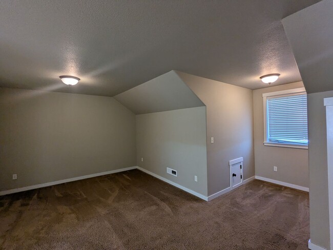 Building Photo - Gorgeous 3x2 townhouse, single-car garage, and two gas fireplaces