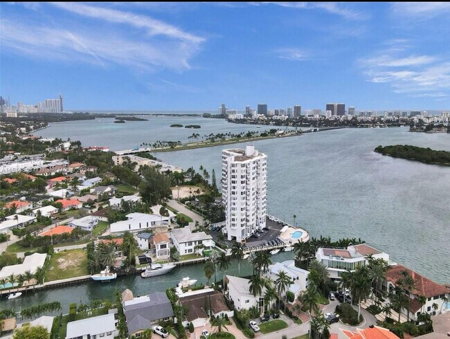 Primary Photo - 11930 N Bayshore Dr