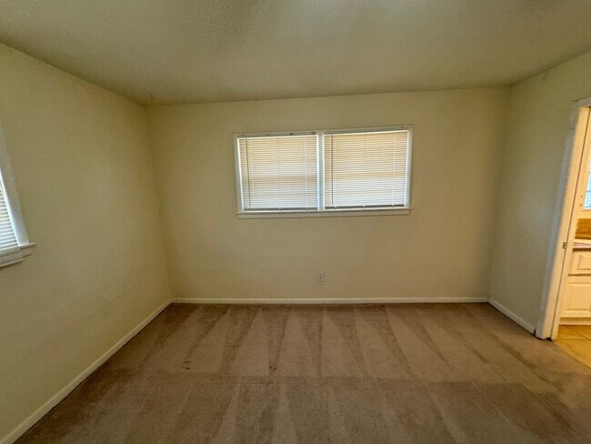 Building Photo - Stunning home located near Frank Higginbot...