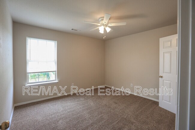 Building Photo - 3509 SW Deerfield Blvd