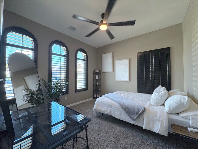 Building Photo - East El Paso 4bed/2bath Refrig A/C with Gorgeous Backyard!