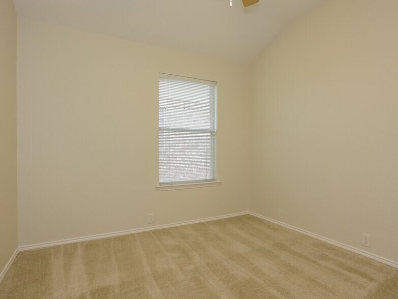 Building Photo - 2525 Tar Heel Dr