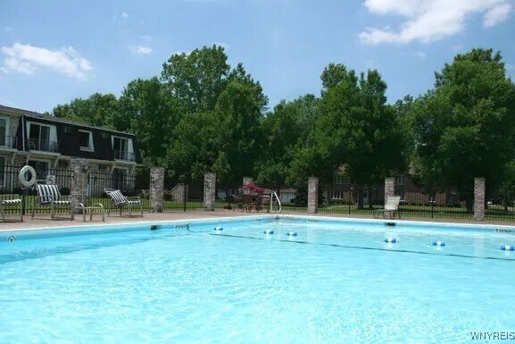 Building Photo - 131 Peppertree Dr