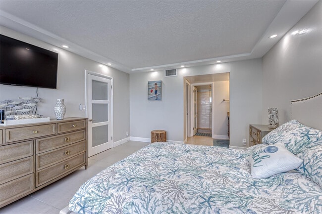 Building Photo - 3900 Galt Ocean Dr