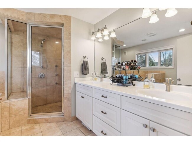 Building Photo - 5816 Northwood Dr