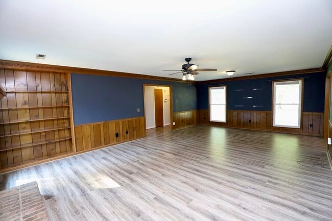 Building Photo - 579 Sierra St