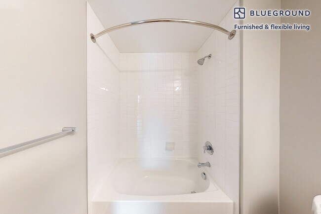 Building Photo - 555 S President St