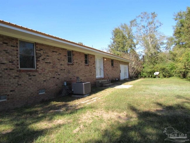 Building Photo - 6112 Hwy 95A N