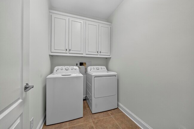 Building Photo - 1081 Carriage Ridge Dr