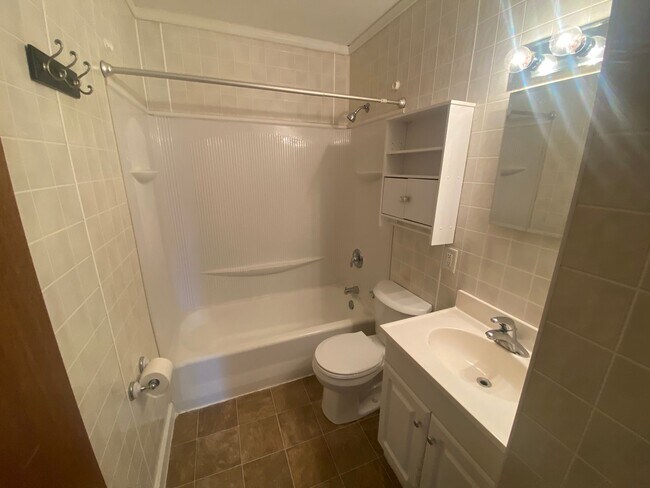 Building Photo - 2 Bedroom Home on South Union!