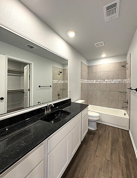Building Photo - 1234 Lexington Dr