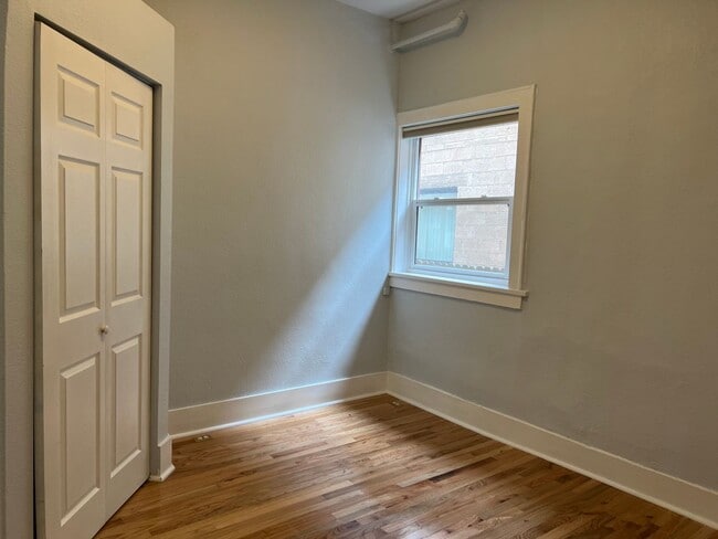 Building Photo - Uptown condo available immediately