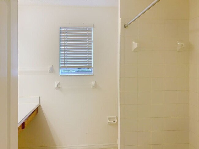 Building Photo - 12509 Lake Vista Dr