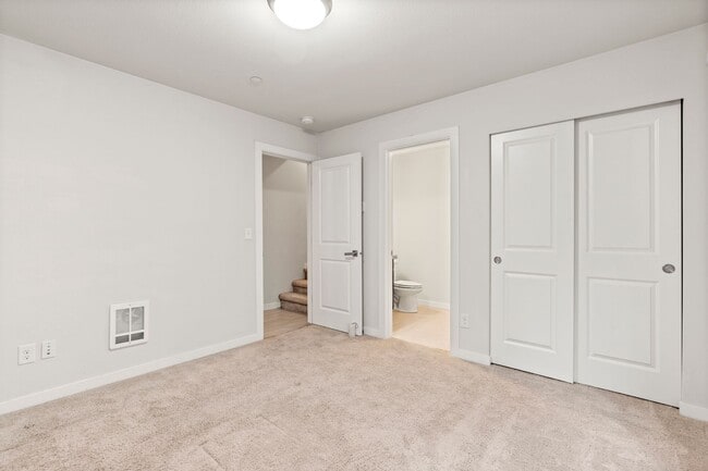 Building Photo - Newer 4 bed, 3.5 bath Townhome In Lynnwood $3400/mo.