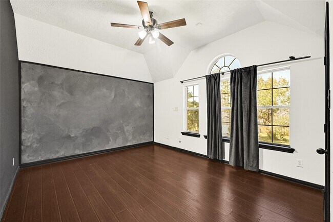 Building Photo - 8514 Discus Dr