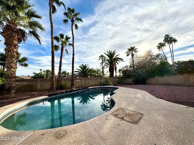 Primary Photo - 5121 E Larkspur Dr