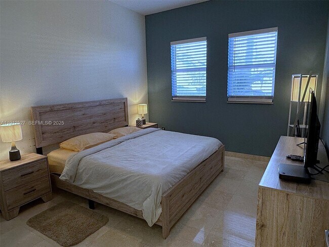 Building Photo - 2080 S Ocean Dr