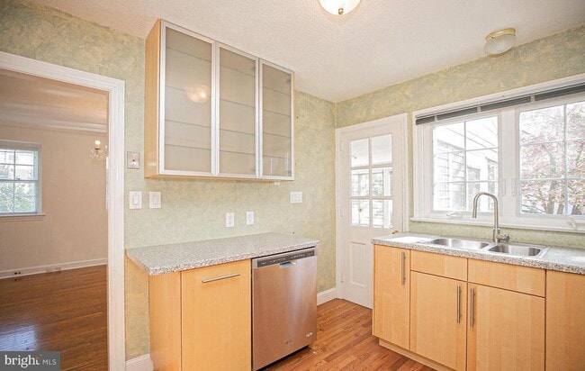 Building Photo - 526 Williams Rd