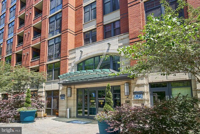 Building Photo - 1021 N Garfield St