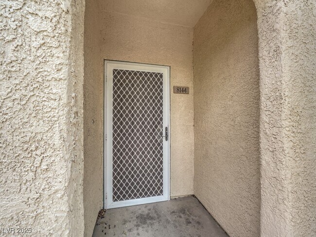 Building Photo - 2291 W Horizon Ridge Pkwy