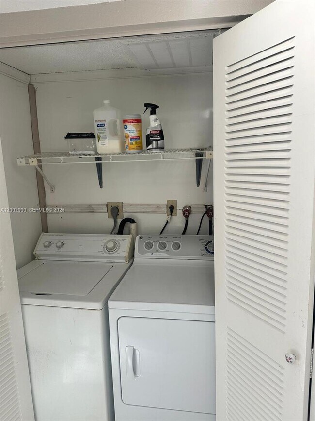 Building Photo - 1251 SW 124th Ct