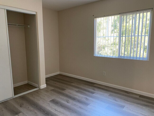 Building Photo - 25794 Iris Ave
