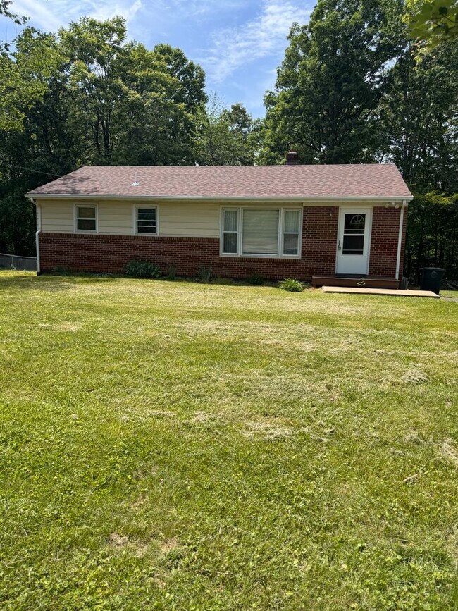 Building Photo - 4 Bedroom || 2 Bathroom Single Family Home