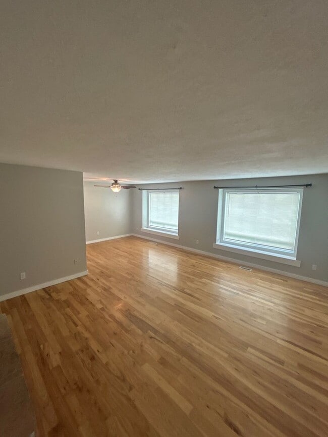 Building Photo - 3677 Carmelle Ct NE