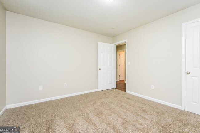 Building Photo - 250 N Bluff Rd