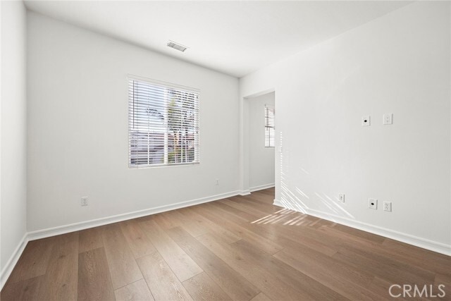 Building Photo - 2556 Pearblossom St