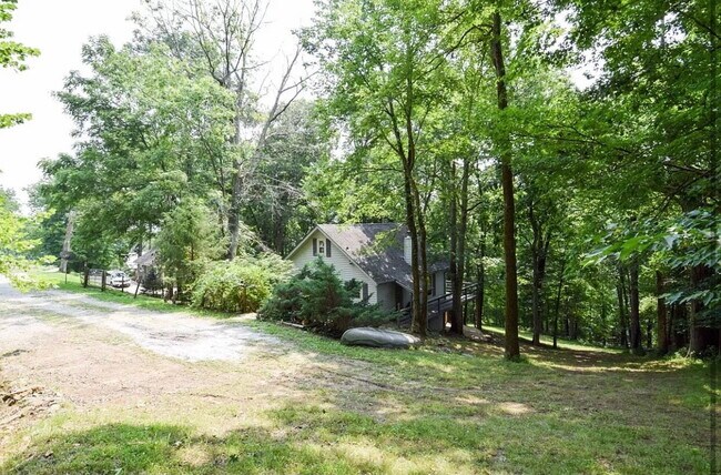 Building Photo - "Charming 2-Bedroom Retreat with Spacious 1200 Sq Ft Layout in Scenic Carthage!" Lake Front views...