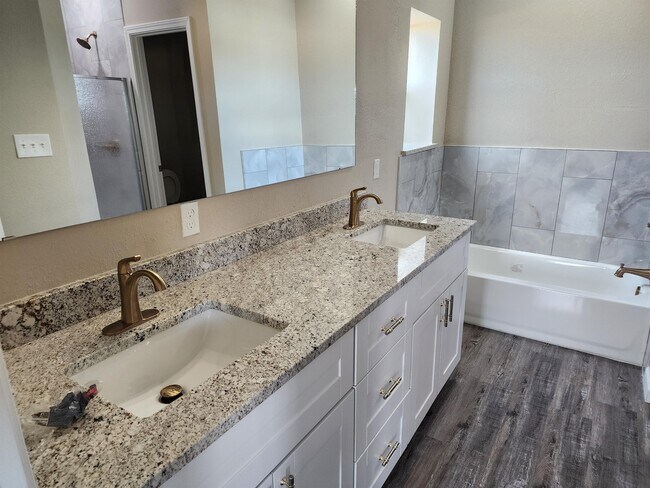 Building Photo - 2703 S Onyx Dr