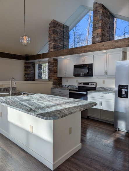 Building Photo - 515 Lakeview Dr