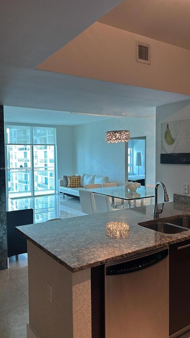 Building Photo - 950 Brickell Bay Dr