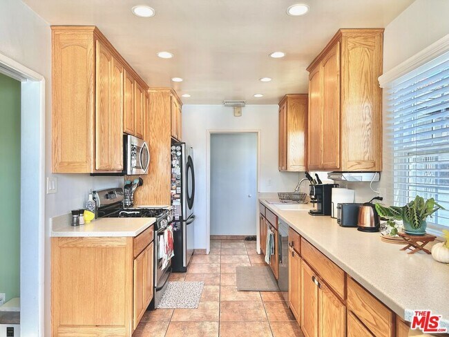 Building Photo - 2132 Mcpherson Pl