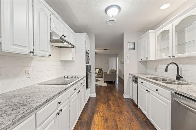 Building Photo - 8009 Northbrook Dr