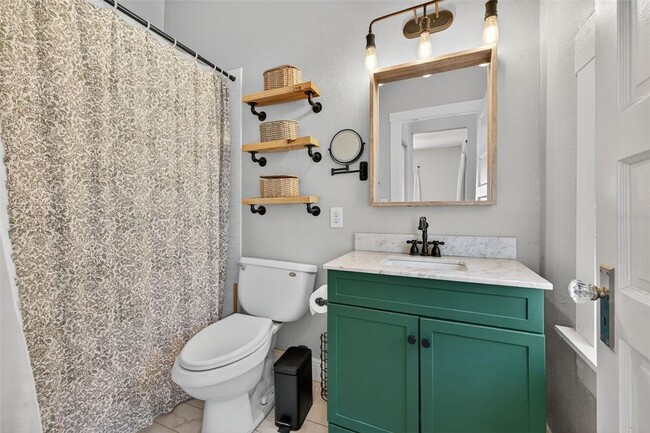 Building Photo - 5911 N Highland Ave