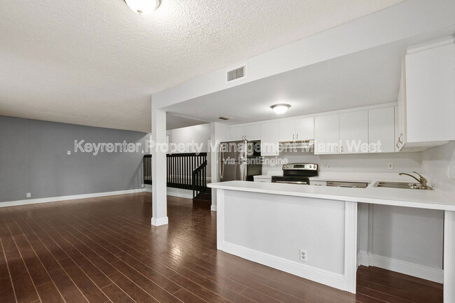 Building Photo - 4705 SW 62nd Ave