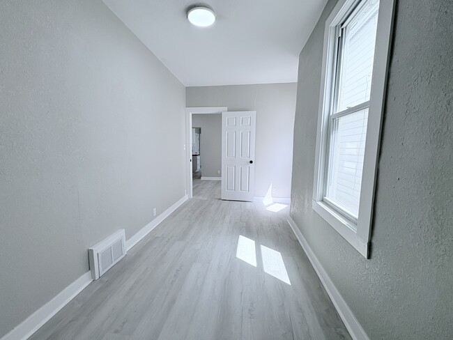 Building Photo - 2166 S 6th St