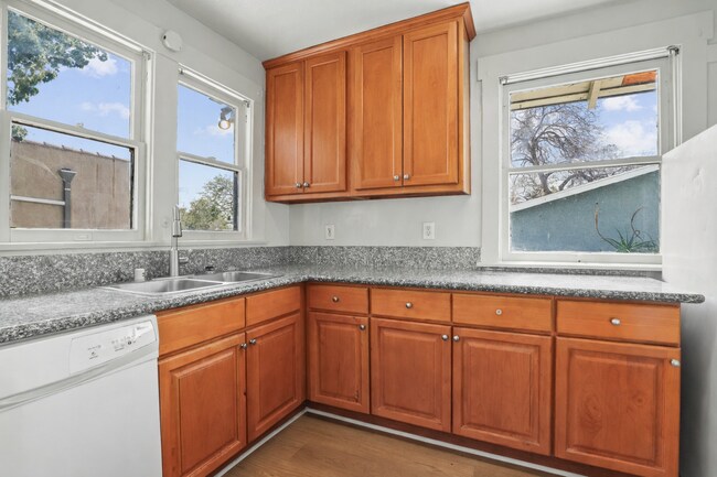Kitchen - 490 MacDonald St