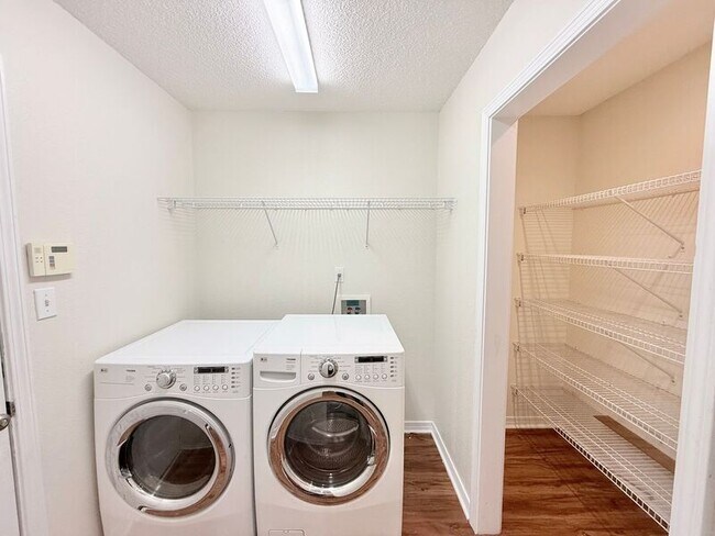 Building Photo - 5851 Chi Chi Cir